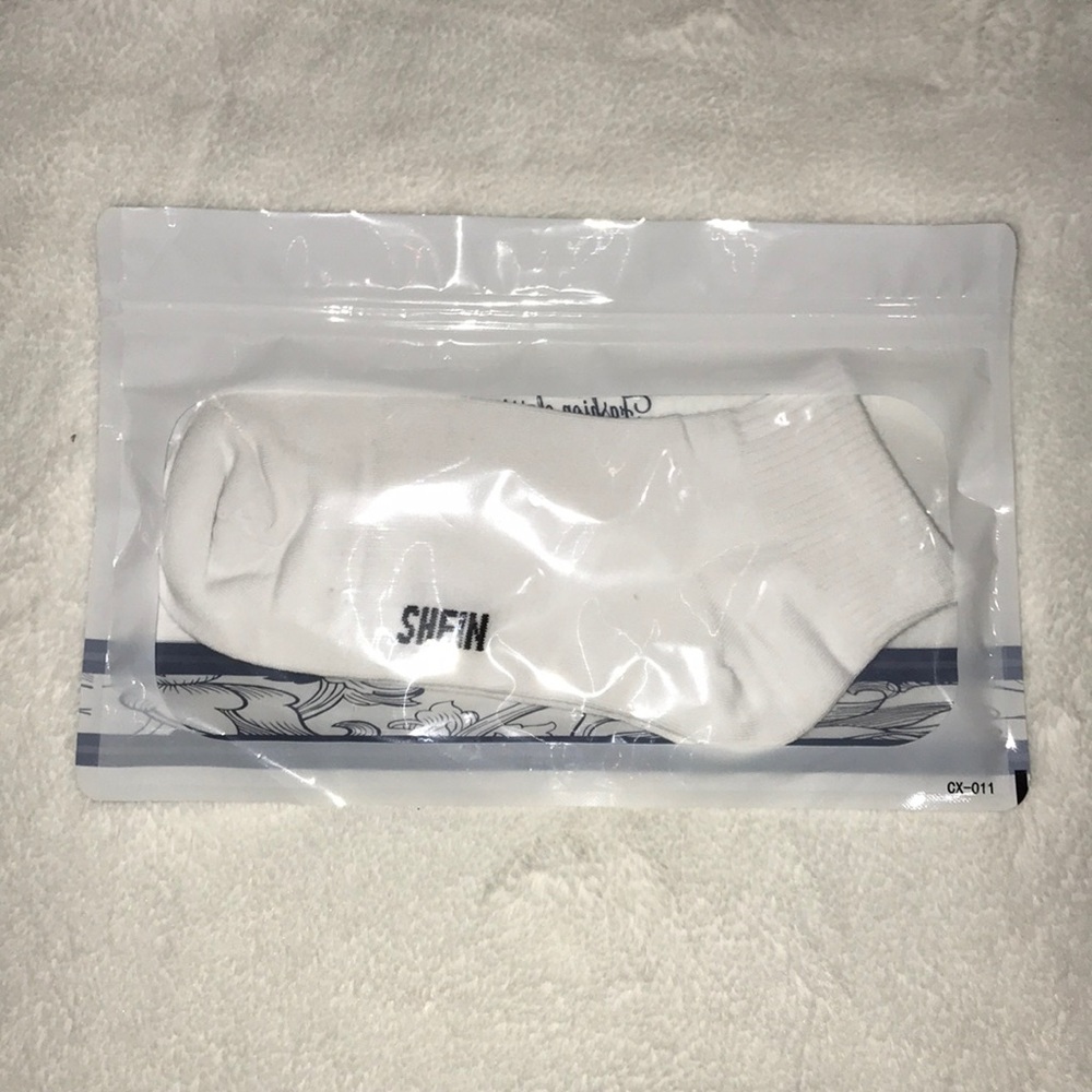 WHITE SOCKS